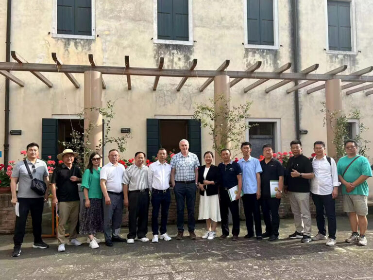 Una delegazione scolastica dalla contea cinese di Xichong in visita al nostro liceo